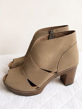 Dansko Balance Taupe Leather Peep Toe Ankle Booties EU 38 Comfort Heel